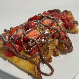 STRAWBERRY NUTELLA FRENCH TOAST